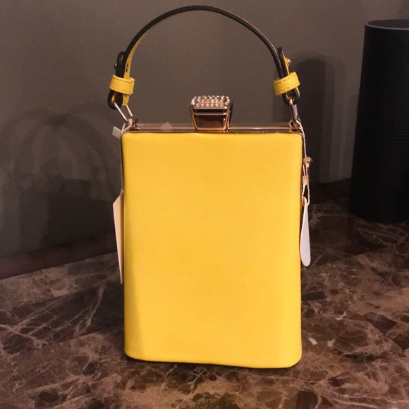 Isabelle Handbags Handbags - 🆕 Beautiful unique Vegan leather purse.
